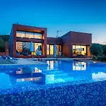 Modern Luxurious With Spa-adria 빌라 티스노