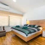 빌라 Modern Luxurious With Spa-adria 티스노