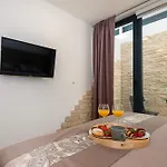 Modern Luxurious With Spa-adria 티스노