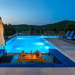 Modern Luxurious With Spa-adria 빌라 티스노