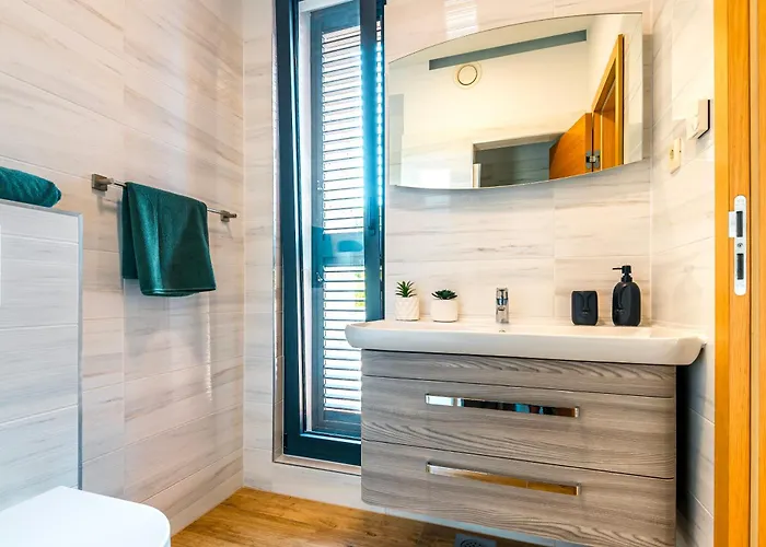 Modern Luxurious With Spa-adria ヴィラ ティスノ