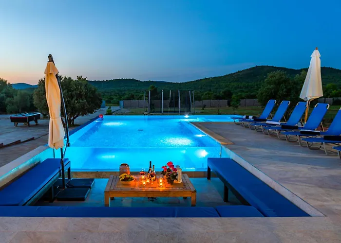 Modern Luxurious With Spa-adria ヴィラ ティスノ